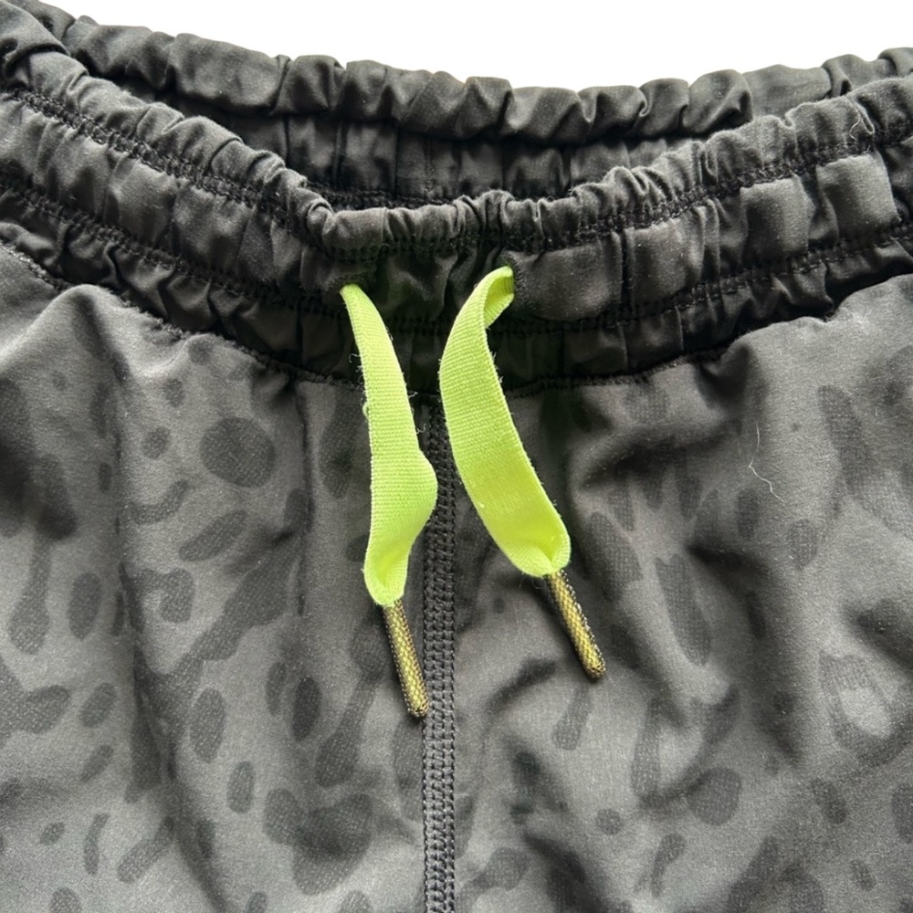 Lululemon Seek The Heat Short - Picture 10 of 15